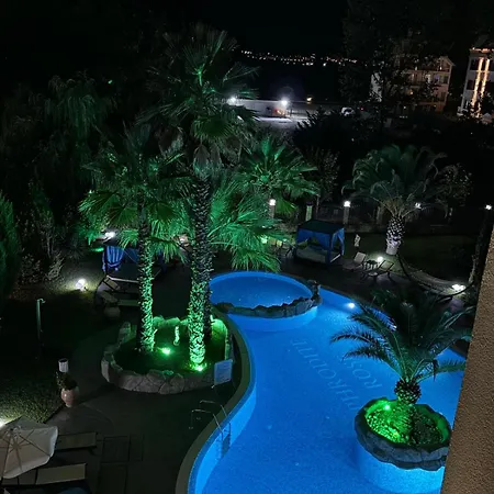 Aphrodite Rose 公寓 *